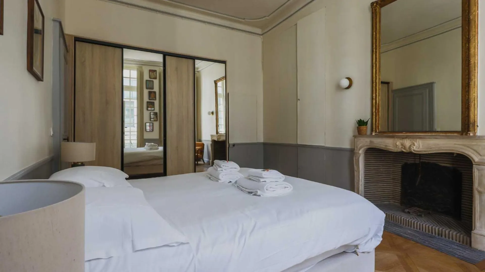 Exceptional Apt - 2Br-4P- Notre-Dame Cathedral Paris Apartment